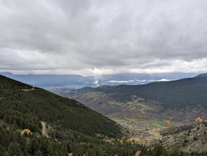Widok na południe - w oddali Cadí-Moixeró