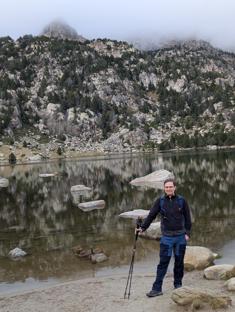 Jezioro Estany de Malniu (2250 m) a w tle Roca de la Llosa (2366 m)
