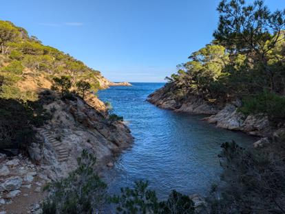 Odosobniona zatoka Cala Bona