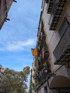 Estalada na losowym budynku w Barcelonie